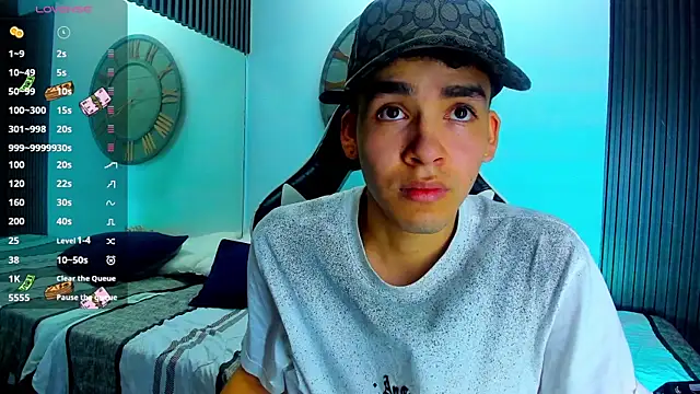 Snapshot of Mike_0233_ chatting on February 20, 2025, 4:07 am Mike 0233 online show from February 20, 2025, 4:07 am