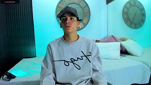 Snapshot of Mike_0233_ chatting on February 21, 2025, 4:29 am Mike 0233 online show from February 21, 2025, 4:29 am