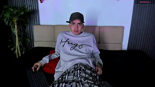 Snapshot of Mike_0233_ chatting on February 25, 2025, 8:03 am Mike 0233 online show from February 25, 2025, 8:03 am