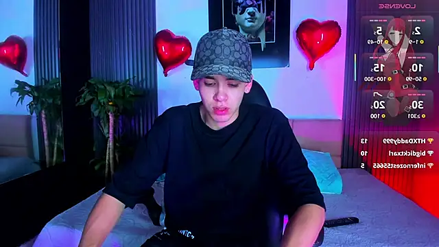 Snapshot of Mike_0233_ chatting on February 27, 2025, 1:48 am Mike 0233 online show from February 27, 2025, 1:48 am