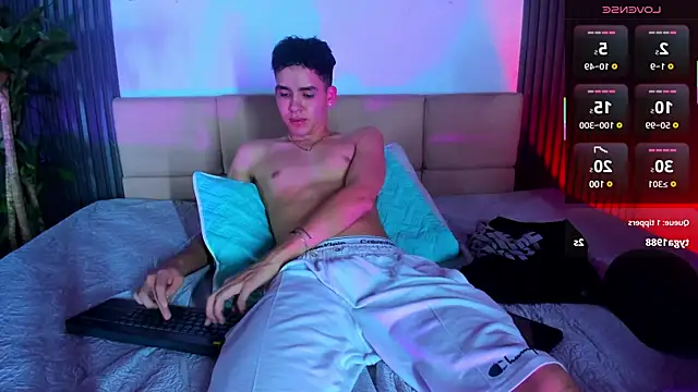 Snapshot of Mike_0233_ chatting on February 27, 2025, 8:06 am Mike 0233 online show from February 27, 2025, 8:06 am