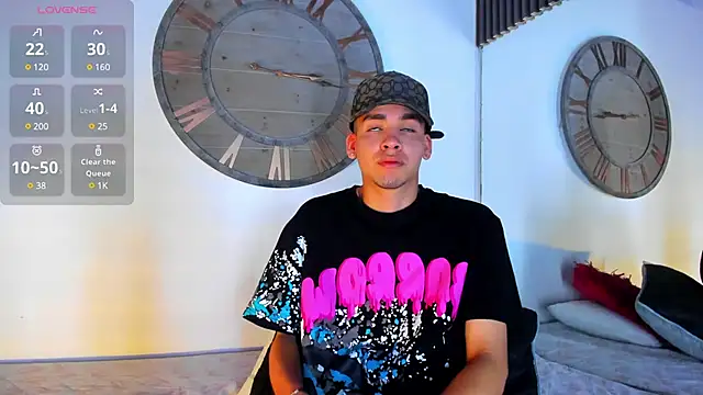 Snapshot of Mike_0233_ chatting on March 4, 2025, 8:02 am Mike 0233 online show from March 4, 2025, 8:02 am