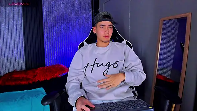 Snapshot of Mike_0233_ chatting on March 7, 2025, 4:13 am Mike 0233 online show from March 7, 2025, 4:13 am