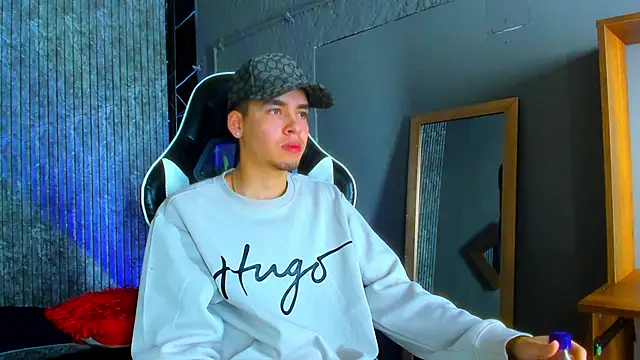 Snapshot of Mike_0233_ chatting on March 11, 2025, 4:21 am Mike 0233 online show from March 11, 2025, 4:21 am