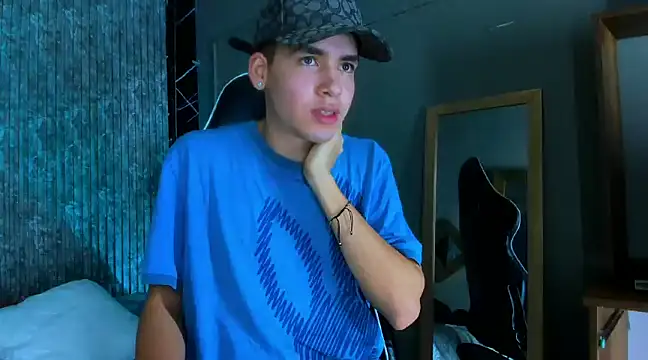 Snapshot of Mike_0233_ chatting on March 12, 2025, 7:46 am Mike 0233 online show from March 12, 2025, 7:46 am