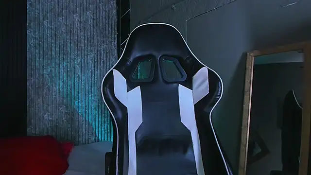 Snapshot of Mike_0233_ chatting on March 13, 2025, 4:27 am Mike 0233 online show from March 13, 2025, 4:27 am