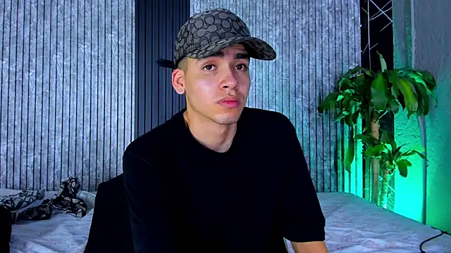 Snapshot of Mike_0233_ chatting on March 18, 2025, 9:31 am Mike 0233 online show from March 18, 2025, 9:31 am