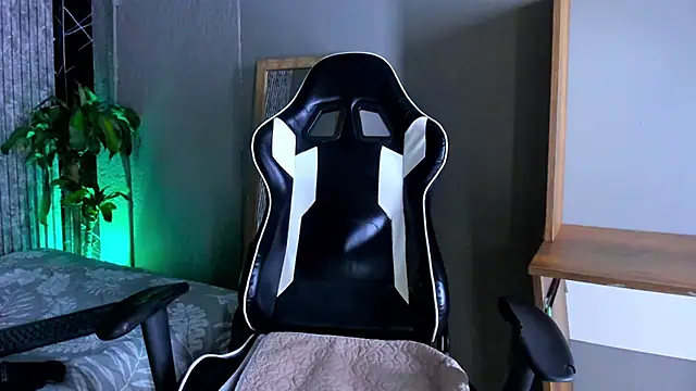 Snapshot of Mike_0233_ chatting on March 19, 2025, 7:07 am Mike 0233 online show from March 19, 2025, 7:07 am