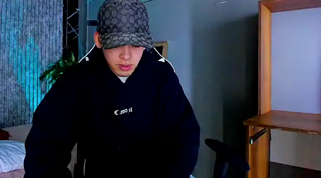 Snapshot of Mike_0233_ chatting on March 21, 2025, 3:44 am Mike 0233 online show from March 21, 2025, 3:44 am