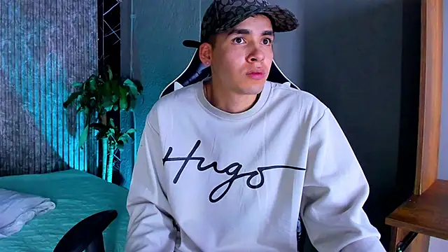 Snapshot of Mike_0233_ chatting on March 22, 2025, 8:08 am Mike 0233 online show from March 22, 2025, 8:08 am