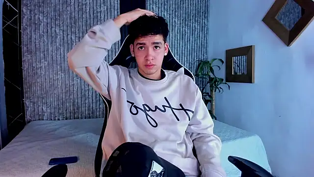 Snapshot of Mike_0233_ chatting on September 10, 2025, 4:12 am Mike 0233 online show from September 10, 2025, 4:12 am