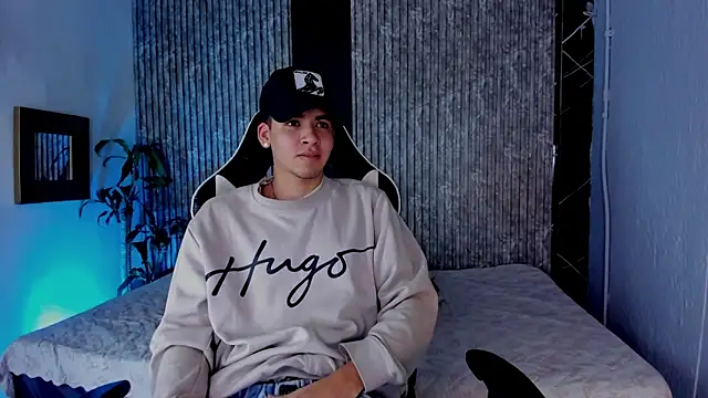 Snapshot of Mike_0233_ chatting on September 12, 2025, 4:23 am Mike 0233 online show from September 12, 2025, 4:23 am