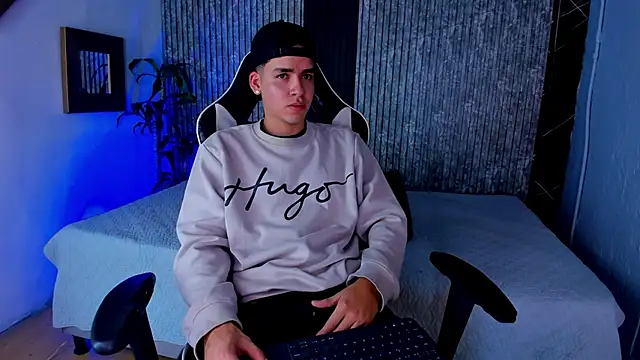 Snapshot of Mike_0233_ chatting on September 14, 2025, 4:22 am Mike 0233 online show from September 14, 2025, 4:22 am