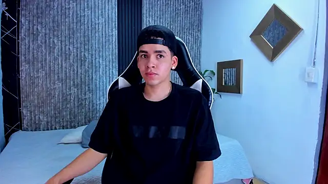 Snapshot of Mike_0233_ chatting on September 19, 2025, 3:41 am Mike 0233 online show from September 19, 2025, 3:41 am