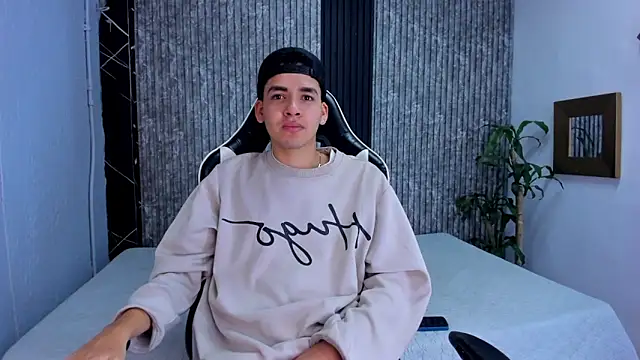 Snapshot of Mike_0233_ chatting on September 20, 2025, 3:51 am Mike 0233 online show from September 20, 2025, 3:51 am