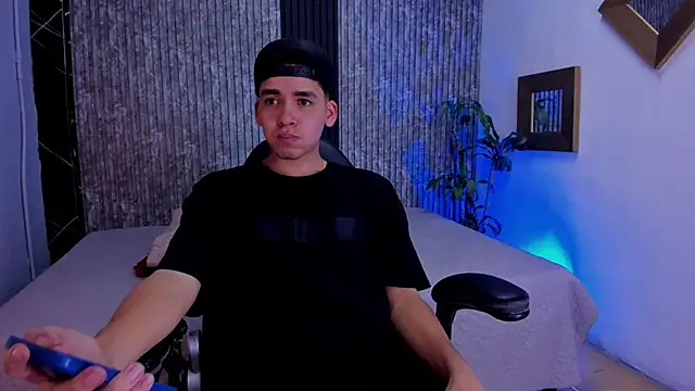 Snapshot of Mike_0233_ chatting on October 11, 2025, 4:12 am Mike 0233 online show from October 11, 2025, 4:12 am