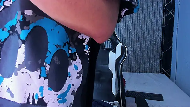 Snapshot of Mike_0233_ chatting on October 17, 2025, 5:32 am Mike 0233 online show from October 17, 2025, 5:32 am