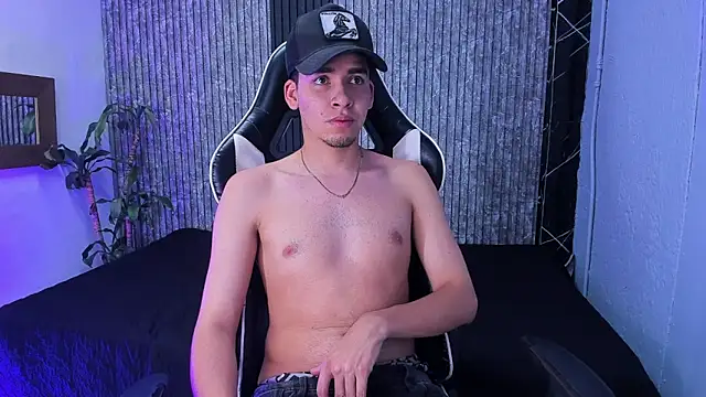 Snapshot of Mike_0233_ chatting on October 22, 2025, 4:24 am Mike 0233 online show from October 22, 2025, 4:24 am