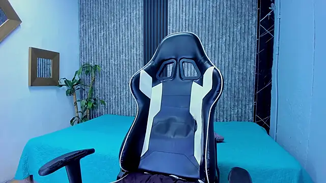 Snapshot of Mike_0233_ chatting on October 31, 2025, 4:24 am Mike 0233 online show from October 31, 2025, 4:24 am