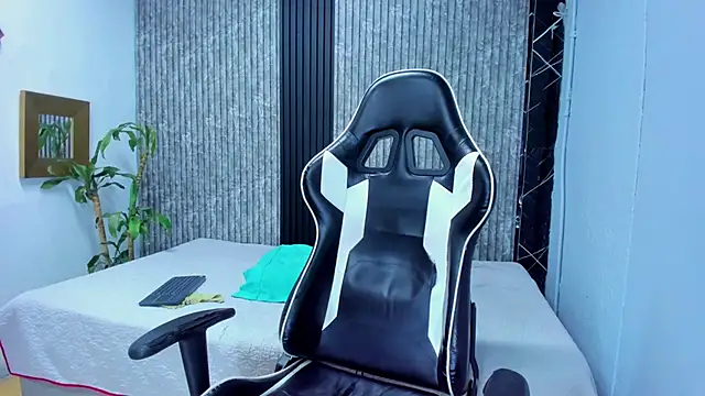 Snapshot of Mike_0233_ chatting on November 5, 2025, 5:29 am Mike 0233 online show from November 5, 2025, 5:29 am