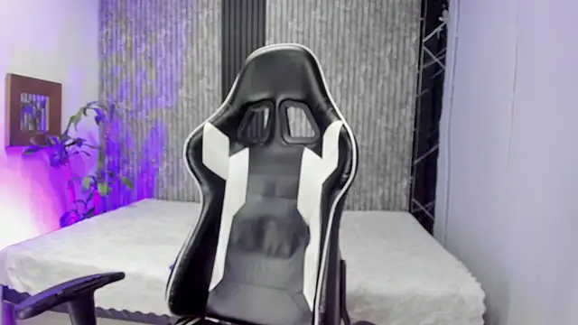 Snapshot of Mike_0233_ chatting on November 7, 2025, 4:12 am Mike 0233 online show from November 7, 2025, 4:12 am