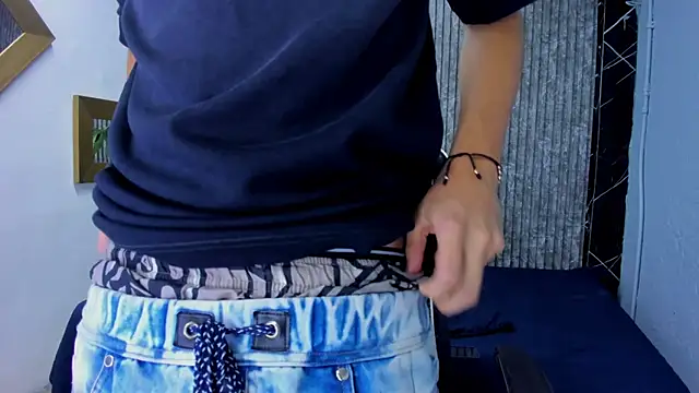 Snapshot of Mike_0233_ chatting on November 13, 2025, 5:28 am Mike 0233 online show from November 13, 2025, 5:28 am