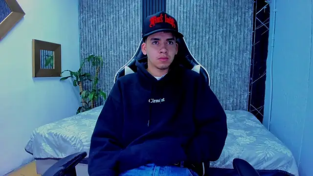 Snapshot of Mike_0233_ chatting on November 16, 2025, 4:18 am Mike 0233 online show from November 16, 2025, 4:18 am