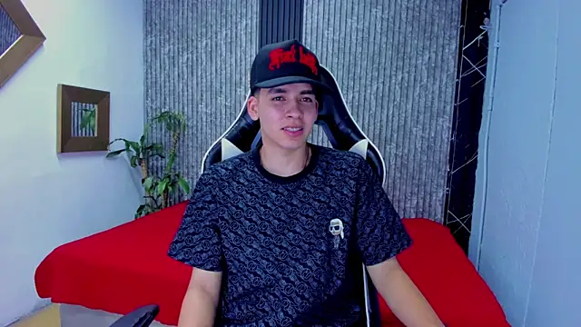 Snapshot of Mike_0233_ chatting on November 18, 2025, 3:56 am Mike 0233 online show from November 18, 2025, 3:56 am