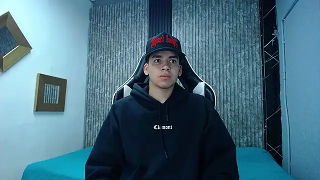 Snapshot of Mike_0233_ chatting on November 21, 2025, 5:06 am Mike 0233 online show from November 21, 2025, 5:06 am