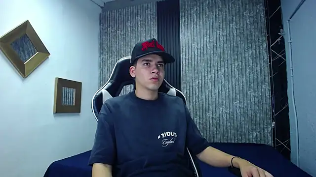 Snapshot of Mike_0233_ chatting on November 23, 2025, 4:34 am Mike 0233 online show from November 23, 2025, 4:34 am