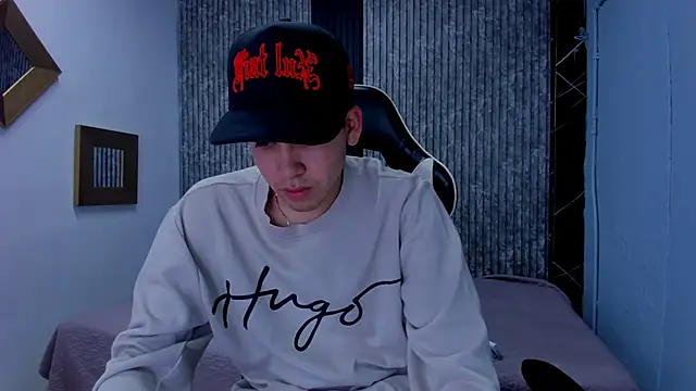 Snapshot of Mike_0233_ chatting on November 26, 2025, 4:35 am Mike 0233 online show from November 26, 2025, 4:35 am