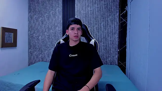 Snapshot of Mike_0233_ chatting on November 27, 2025, 4:36 am Mike 0233 online show from November 27, 2025, 4:36 am