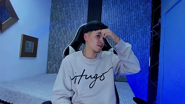 Snapshot of Mike_0233_ chatting on November 29, 2025, 4:37 am Mike 0233 online show from November 29, 2025, 4:37 am