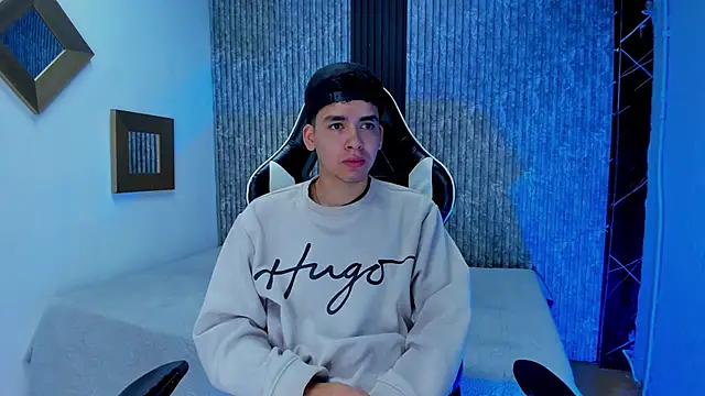 Snapshot of Mike_0233_ chatting on December 3, 2025, 3:58 am Mike 0233 online show from December 3, 2025, 3:58 am