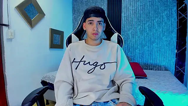 Snapshot of Mike_0233_ chatting on December 5, 2025, 5:05 am Mike 0233 online show from December 5, 2025, 5:05 am