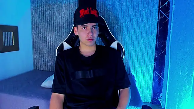 Snapshot of Mike_0233_ chatting on December 14, 2025, 4:29 am Mike 0233 online show from December 14, 2025, 4:29 am