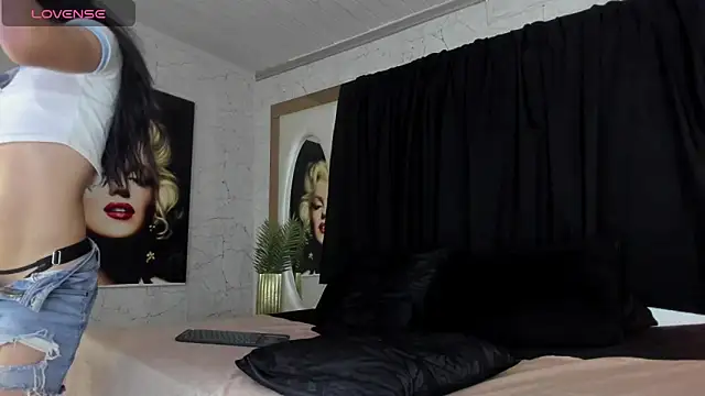 Snapshot of CloeRodriguez chatting on October 27, 2025, 2:59 am CloeRodriguez online show from October 27, 2025, 2:59 am