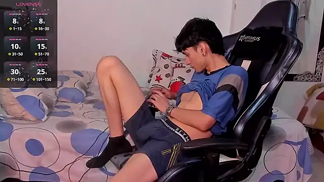 Snapshot of cute_diego_ chatting on October 3, 2025, 10:40 pm cute diego online show from October 3, 2025, 10:40 pm