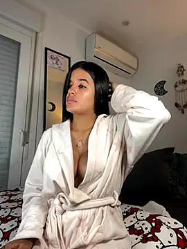 EmelyRogers online show from December 5, 2025, 5:20 pm