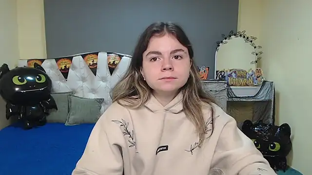 TinaRedly online show from November 2, 2025, 6:43 pm