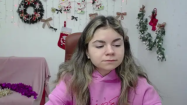 TinaRedly online show from December 17, 2025, 6:36 pm