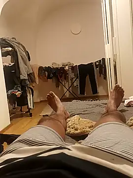 maleesa online show from October 8, 2025, 7:55 pm