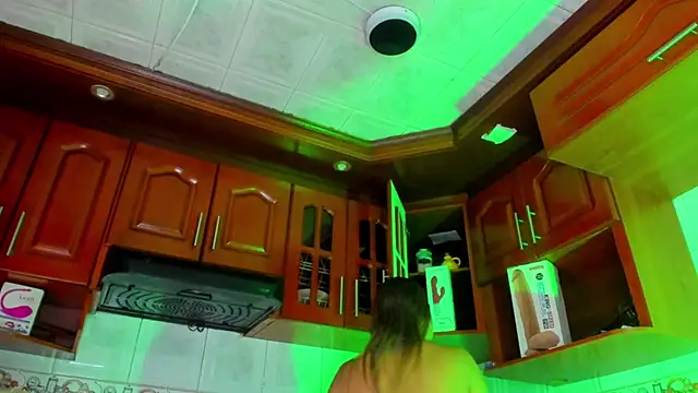 LaureenHills online show from December 30, 2024, 3:36 am