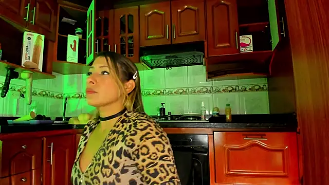 LaureenHills online show from February 8, 2025, 2:58 am