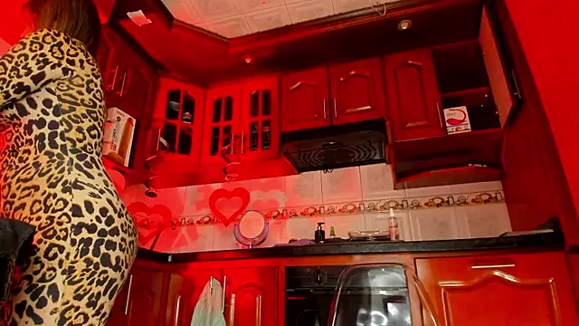 LaureenHills online show from February 15, 2025, 3:20 am