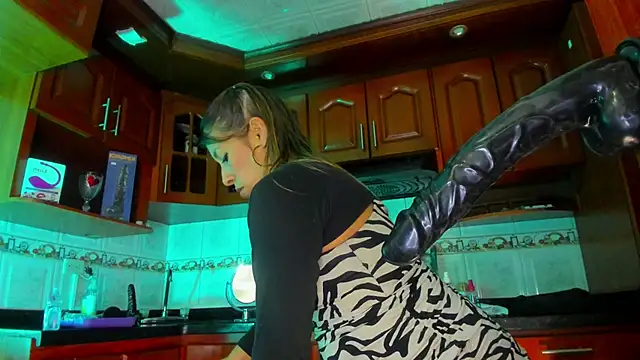 LaureenHills online show from March 5, 2025, 9:16 am