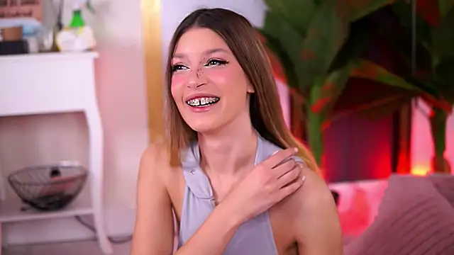 EvaWarenn online show from October 23, 2025, 10:25 am