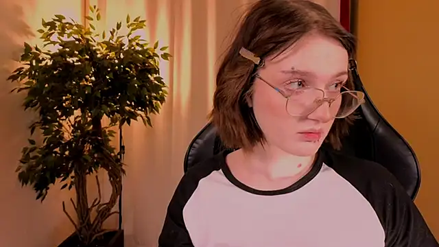 ELLIEJAY online show from November 30, 2025, 5:11 am