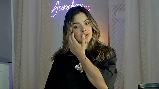 yandracelisofficial online show from February 11, 2025, 2:25 am