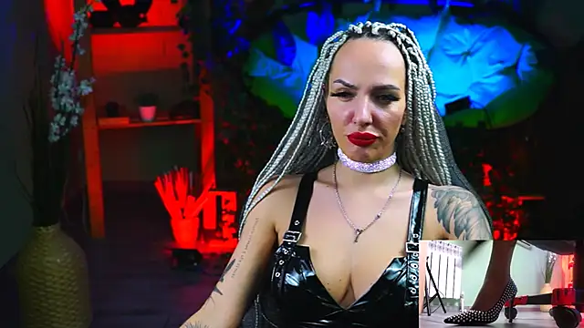 MonicaMaxwel online show from February 17, 2025, 6:04 pm